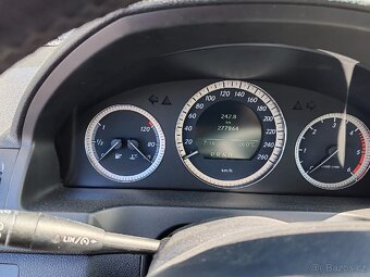 Mercedes-Benz Třídy C
220CDI - 10