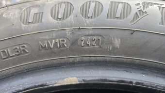 Celoroční pneumatiky 215/55/17 Good Year - 10