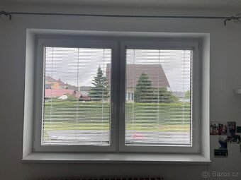 Prodám okna + síťky - 10