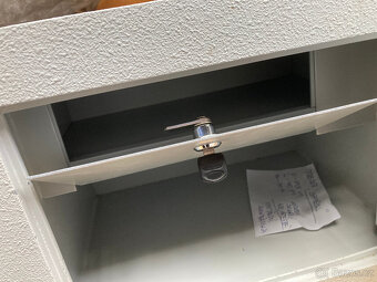 Trezor SAFMETAL použitý za 6.000 kč - 10