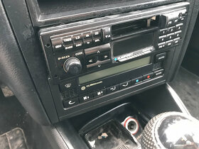 VW Golf 4 1998 1,6i SR 74kW AKL - díly z auta - 10