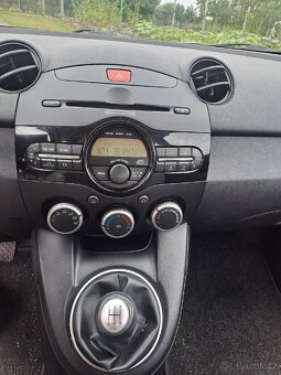 Mazda 2 - 10