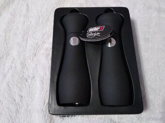 Sada mlýnků na pepř a sůl Weber Style, 19 cm - 10