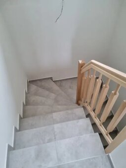 Pronájem dvoupodlažního řadového domu 4kk, 129m2 - 10