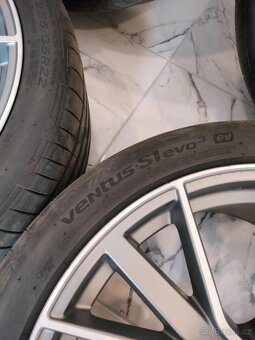 4ks orig. Alu disky Audi 5x112 r22 pneu 7mm 285/35 r22 - 10