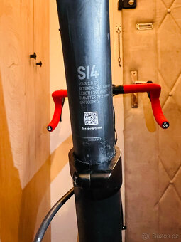 KARBONOVÉ SILNIČNÍ KOLO: CANYON ENDURACE CF - 10