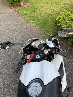 Yamaha YZF 1000 R1 - 10