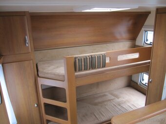 Prodám karavan Hobby 560 kmfe,,r.v.2009 + mover + markýza. - 10