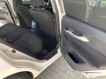 TOYOTA AURIS - 10