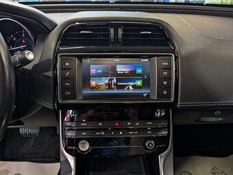 Jaguar XE 2.0d A/T R-SPORT PANORAMA, KAMERA, DPH - 10