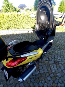 YAMAHA X MAX - 10