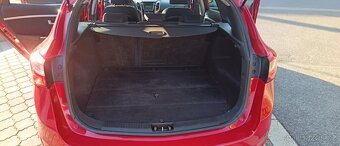 Hyundai i30 CRDi 1,6 CW combi diesel - 10