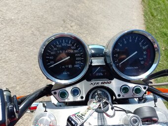 Yamaha XJR 1200 - 10