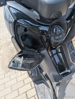 Yamaha Xmax Techmax 125 - 10