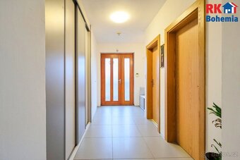 Prodej rodinného domu 5+1 se zahradou u centra města Český B - 10