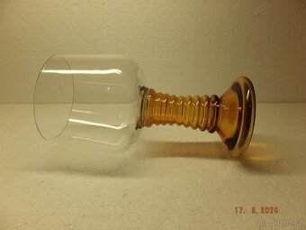 Obrovská ambrová číše, brus hrdla, obsah 1060 ml. - 10