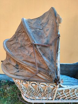 Starožitný proutěný kočárek č. 888 - 10