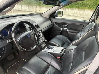 Volvo XC90 D5 136 kW | 2010, 4x4, AUT, 7míst | XENONY, TAŽNÉ - 10
