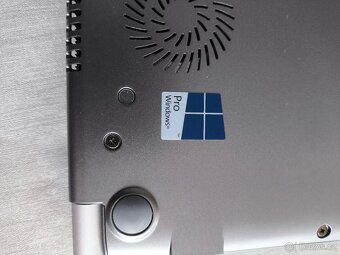 TOSHIBA '13' celokovový notebook jako nový - 10