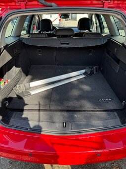 Opel Astra J Sports Tourer - 10