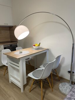 Velká stojací  lampa + 4 ks židle - 10