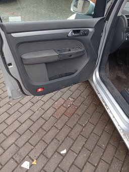 Touran 1.6 FSI 85kw - 10