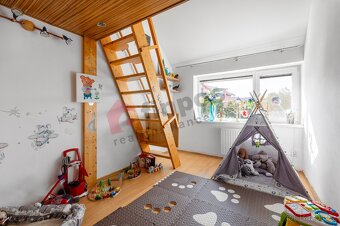 Pronájem rodinného domu 5+1 v Nupakách , okr Praha východ. - 10