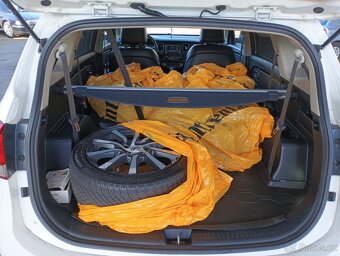 Kia Carens 7 MÍST - 10