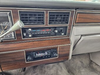 LUNCOLN TOWN CAR 5.0L ROK 1984 - 10