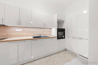 LUXUSNÍ NOVÝ Byt 2+1 70m2 Židlochovice-centrum; 3 metrové st - 10