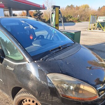 Auto na náhradní díly - 10