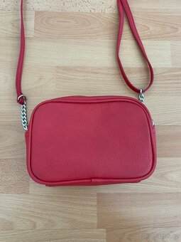 Červená crossbody kabelka - 10