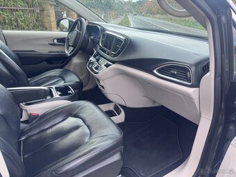 Chrysler Pacifica 3,6 Touring L Kůže 2019 DPH - 10
