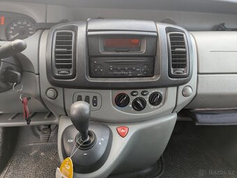 Renault Trafic 2.5 dCi - 10