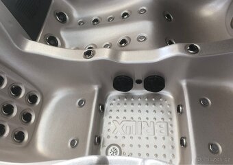 Vířivka Brilix - 10