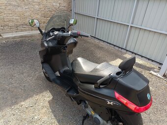 Piaggio xevo 125 Cz doklady v ceně Černý 1 - 10
