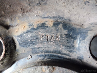 Prodám 2  orig.16" plech. kola + zimní pneu. PEUGEOT 407 - 10