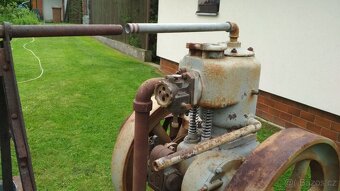 Stabilní motor Slavia 4HP - 10