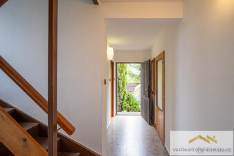 Ráj klidu a přírody: rovinatý pozemek s rekreačním objektem - 10