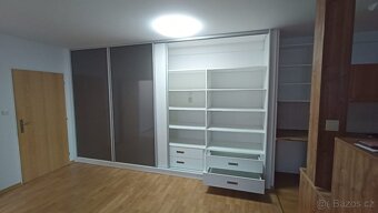 Vestavěná skříň - 10