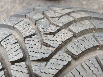 Prodám sadu Orig ALU kol Jeep 225/60R17 zimní - 10