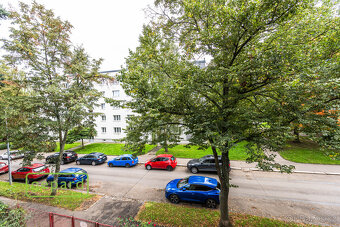 Spoluvlastnický podíl 1/2, rodinný dům Káranská, Praha 10 -  - 10