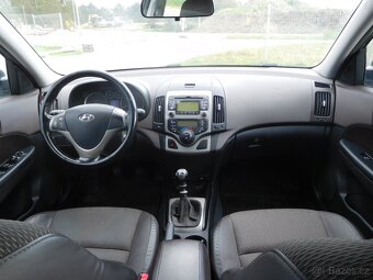 Hyundai i30 1.6 CRDi Style, 85 kW, Aut. Klima - 10