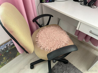 Velmi pěkný nábytek do dívčího pokoje - 10