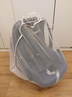 Maxi Cosi set: 2x autosedačka (0-13 kg a 9-18 kg) + základna - 10