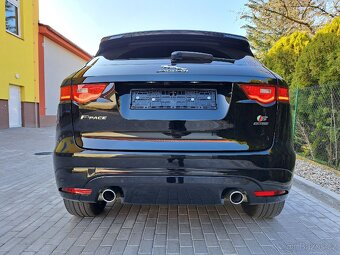 Jaguar F-Pace 3.0 D V6 300 CV AWD (FG462XS) - 10