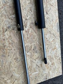 HYDRAULICKÝ PÍST - 10
