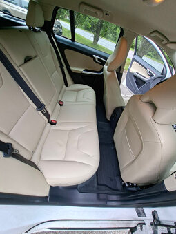 Volvo V60 CC, D4 - 140 kW, ODPOČET DPH - 10