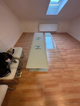 Prodám skleněný málo používaný stůl vč. 4 ks židlí a konfere - 10