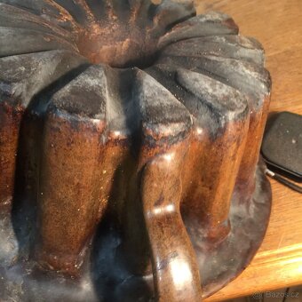 velká velice stará1850 forma Monumentální bábovka - 10